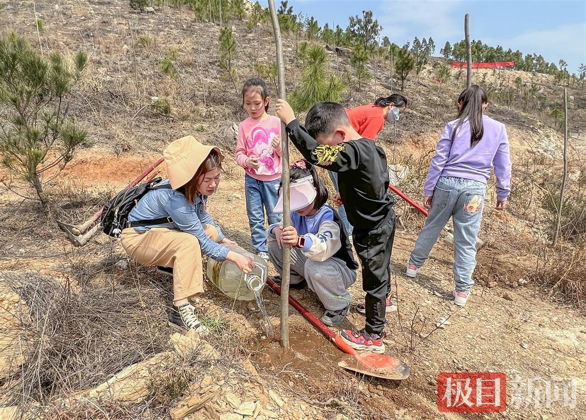 下載家長端，解鎖全新孩子教育方式