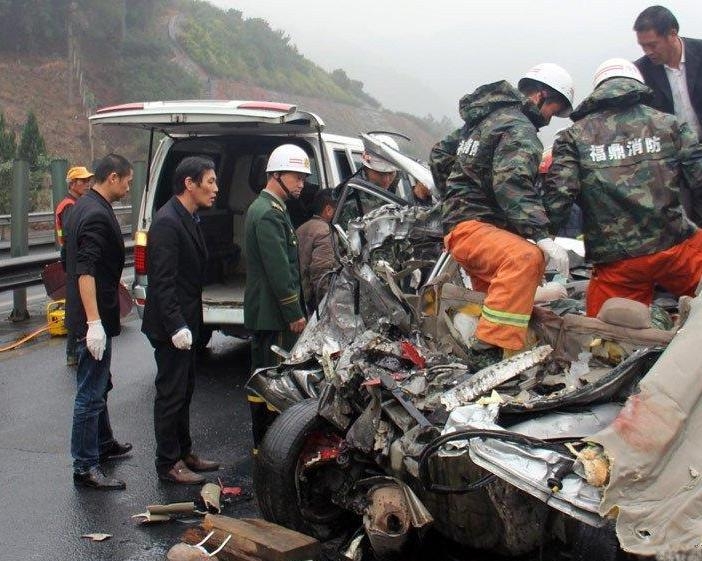 湛江發(fā)生車禍致五人身亡，最新報道曝光