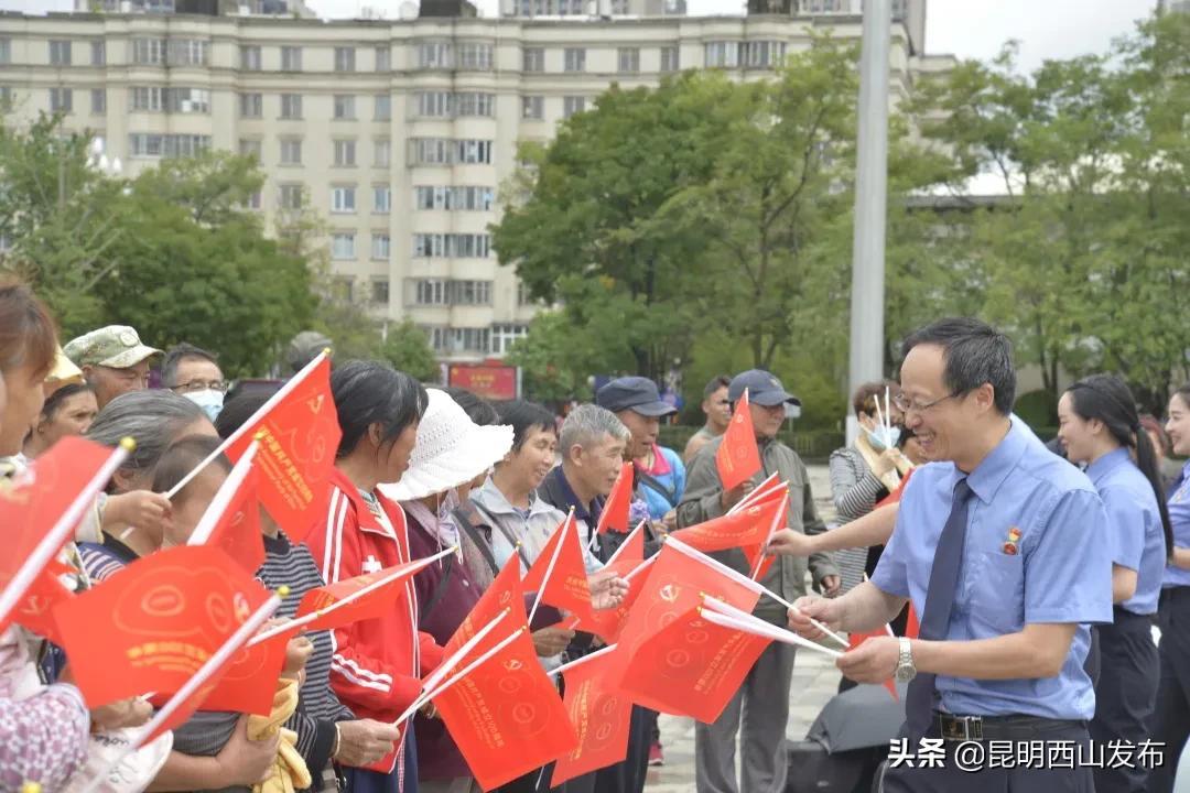 最新紅歌廣場(chǎng)舞變隊(duì)形，舞動(dòng)時(shí)代的文化魅力